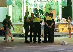 Agentes de Policía Local, durante la celebración de las fiestas del Zaidín de 2012. :: G. M.