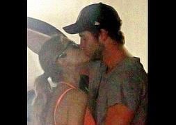 Liam Hemsworth y Eiza González se besan con amor en público sin Miley Cyrus (foto)