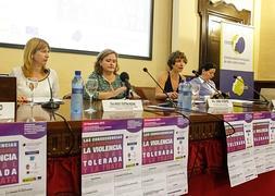 Expertos reunidos en las jornadas internacionales sobre prostitución y trata de mujeres celebrada en Granada :: ALFREDO AGUILAR