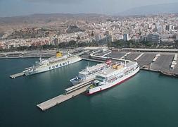 El tráfico de mercancías de los puertos de Almería y Carboneras cae casi un 10 por ciento al cierre de 2013