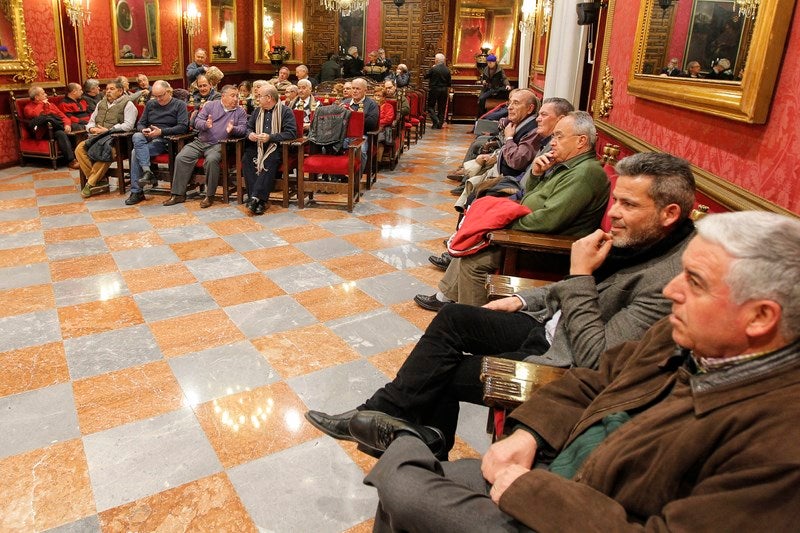 García Montero afirma que los líderes vecinales "se han dejado manipular" por el PSOE