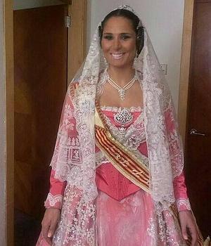 Bomba: Rosa López se viste de fallera