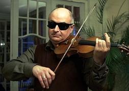 El violinista profesional Ilya Kaler durante el estudio. ::PNAS
