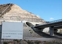 Los túneles de Sierra Cabrera del AVE de Almería tapiados por Adif. M. C.