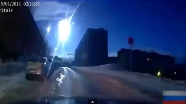 Vídeo: Otro meteorito iluminó el cielo de Rusia ahora