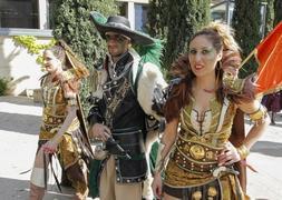 Moros y cristianos regresan en desfile a la Alhambra 522 años después