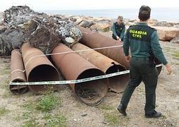 Detenidas cuatro personas acusadas de sustraer grandes tubos de hierro para venderlos en el extranjero