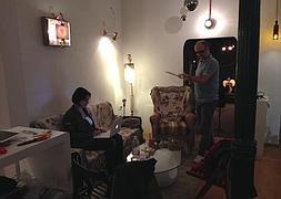Los impulsores del proyecto, ultiman detalles en el local de la calle Cerón :: ideal.es