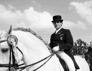 CAMPEÓN. Juan Manuel Muñoz subido en su caballo 'Fuego XII'.