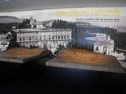 Maquetas e imágenes de la Alhambra y el Palacio de Carlos V, en la muestra de Topkapi. / A. MELLADO