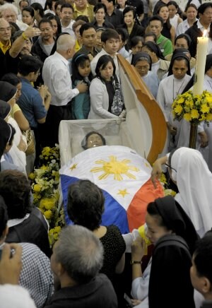 Filipinos despiden a Aquino.