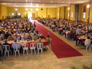 Personas mayores de todas las pedanías, durante la comida. / M. A. C.