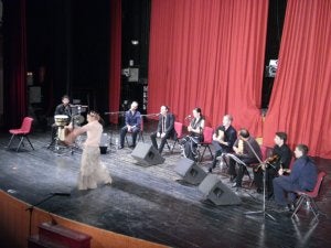 El grupo 'Entre Quejíos y Pitas' durante su actuación en Gádor.