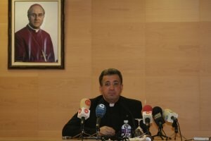 Ginés García valora su nombramiento como obispo accitano en la sede diocesana. :: diego alcaraz