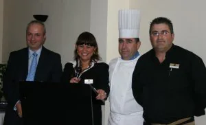 El director, la relaciones públicas, el jefe de cocina y el de banquetes del hotel Salobreña. ::
F. ANGUITA