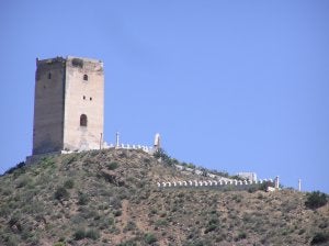 Una perspectiva de la torre vigía nazarí restaurada. :: IDEAL