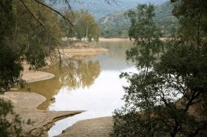 Embalse del Encinarejo, donde se prevé la captación. :: M. ÁNGEL