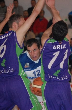 Keefe fue fundamental para 'derribar' la 'muralla' baloncestística de Ávila.