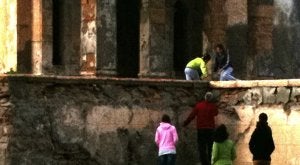 Los vecinos ya denunciaron en este diario los expolios y saqueos que la Iglesia sufrió durante el pasado Puente de Andalucía. :: M. G.