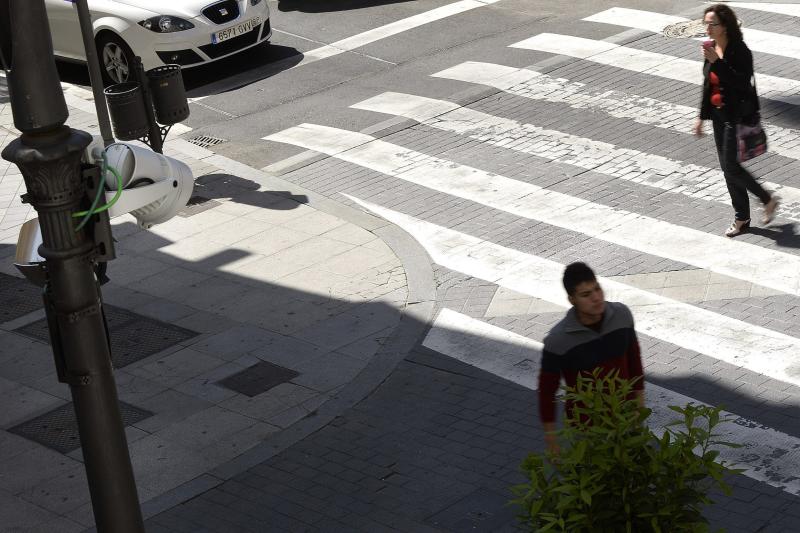 ¡Novedad!: Un semáforo "inteligente" reduce un 21% la espera de los 20.000 peatones que transitan al día por la calle Santiago (Valladolid)