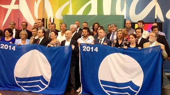 Playa Granada, el Llano y Torrenueva ya tienen sus banderas azules