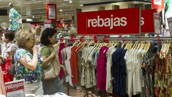 Cada granadino gastará unos 50 euros en las rebajas de julio