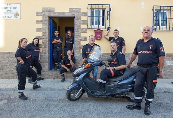 Algunos de los voluntarios que componen la Agrupación de Protección Civil de Las Gabias. 