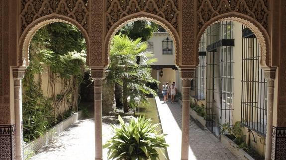 El patio nazarí del palacete del Carmen de los Mártires.