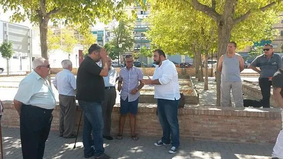 IU denuncia "el abandono y la insalubridad" de la 'plaza de la petanca' en La Chana