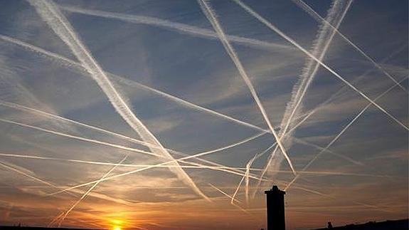 Un químico desmonta la teoría de la conspiración de los 'chemtrails'