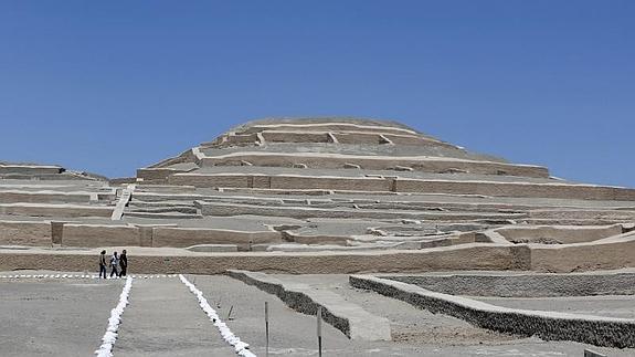 Turistas, en la ciudad de Nasca 