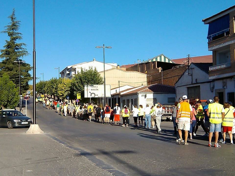 Participantes en una marcha contra el fracking en Jaén.