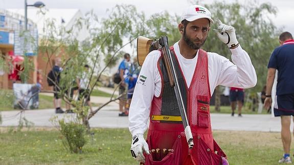 Saeed Al Maktoum saluda tras completar su actuación de este miércoles. 