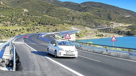 Vuelven los cortes. El viaducto de Rules que permanece, desde el pasado mes de junio, abierto con normalidad, volverá a perder una calzada. 