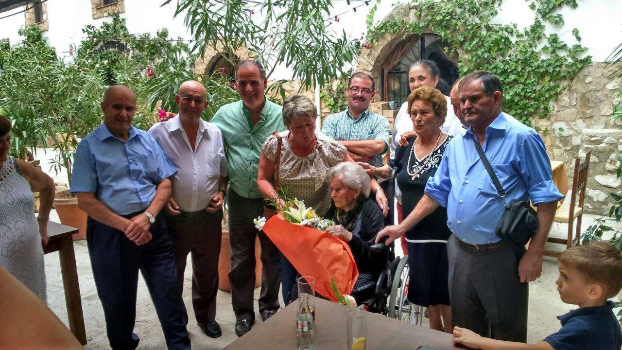 Emotivo acto de homenaje a Consuelo Martínez.