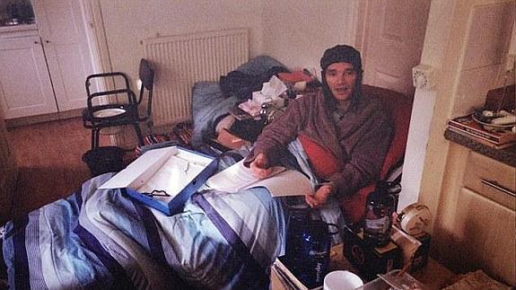 Es alérgico a la electricidad, no puede usar ningún aparato ni circular cerca de una zona wifi