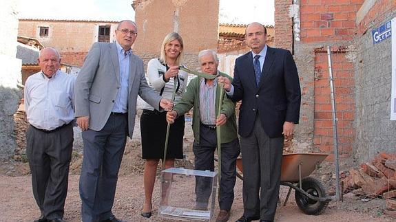 Diputación coloca la primera piedra del Museo dedicado al escultor Torcuato Ruiz del Peral