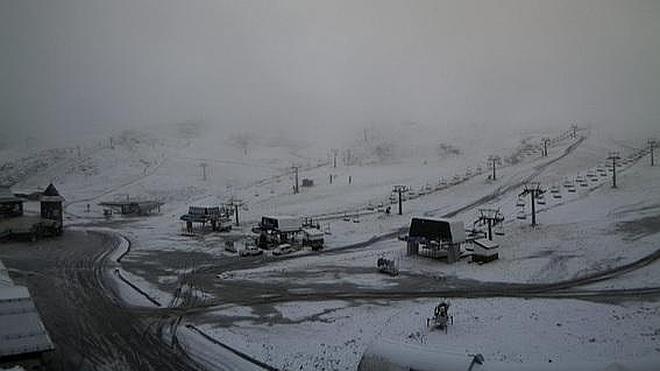 Sierra Nevada prevé activar este miércoles la producción de nieve tras la bajada de temperatura