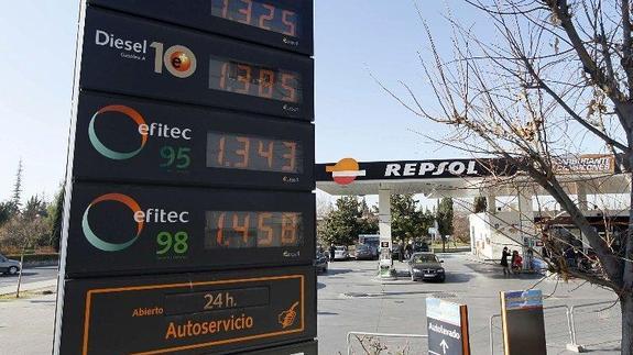 ¿Es la gasolina más barata perjudicial para tu coche?