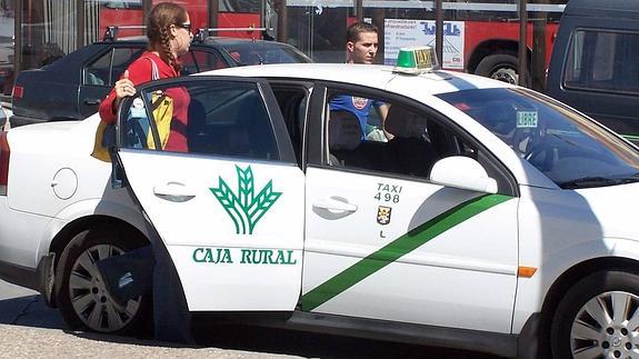 "Granada tiene, junto con Sevilla, las tarifas de taxi más caras de Andalucía"
