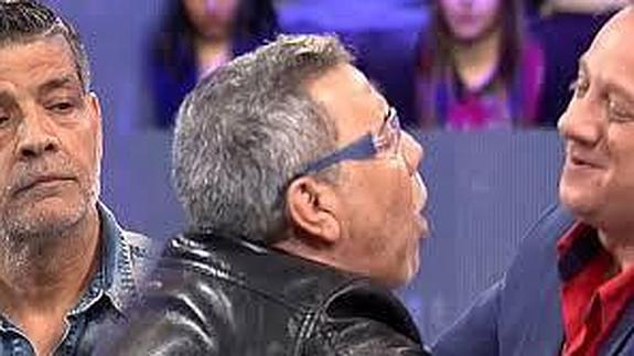 El beso de Juan de Los Chunguitos tras su expulsión: "¡Que vivan los gays!"