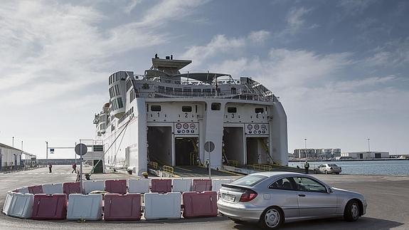 El Puerto de Motril clama contra las instituciones granadinas por no defender la línea Motril-Melilla