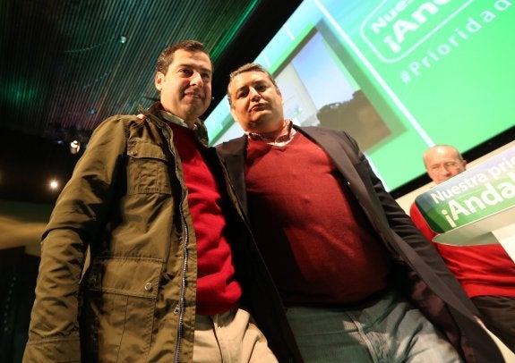 Juanma Moreno y Antonio Sanz, en un reciente acto político del PP. 