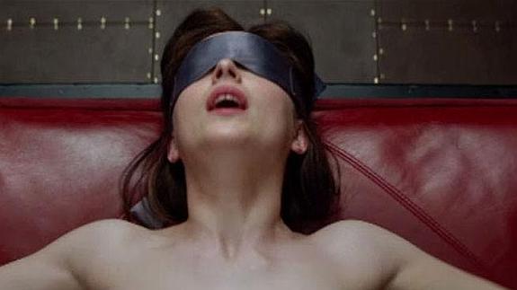 Dakota Johnson: "Es estresante estar desnuda y atada a la cama"