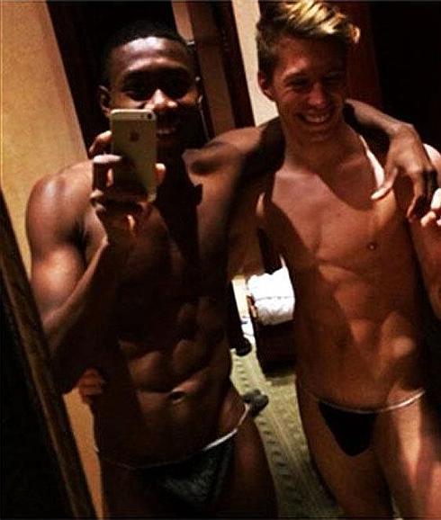 David Alaba y Mitchell Weiser.