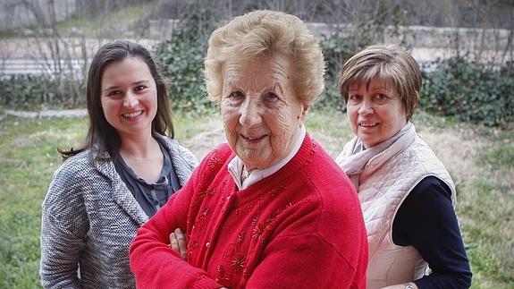 Margot llegó de Suiza la semana pasada para visitar a su abuela Hortensia, que vive en Robledo de Chavela (Madrid), y a su madre, Mireille. 