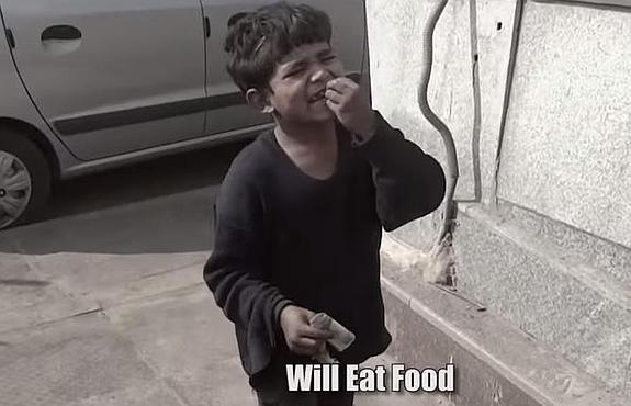 La emotiva reacción de un niño de 5 años al ser invitado a comer por primera vez