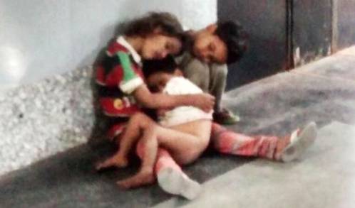 La triste historia de los tres hermanos abandonados por su padre en una estación de tren