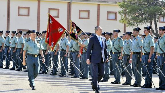 El director general de la Guardia Civil, Arsenio Fernández Mesa, en una entrega de diplomas en la Academia de Baeza.