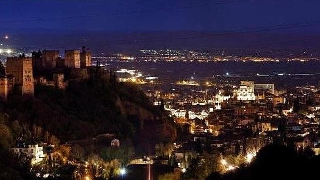 La Alhambra apagó su iluminación para sumarse a la 'Hora del Planeta', este sábado 